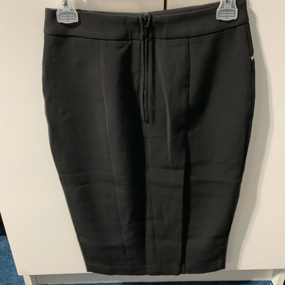 H&M Black Pencil Skirt With Zipper Detail - Picture 2 of 15